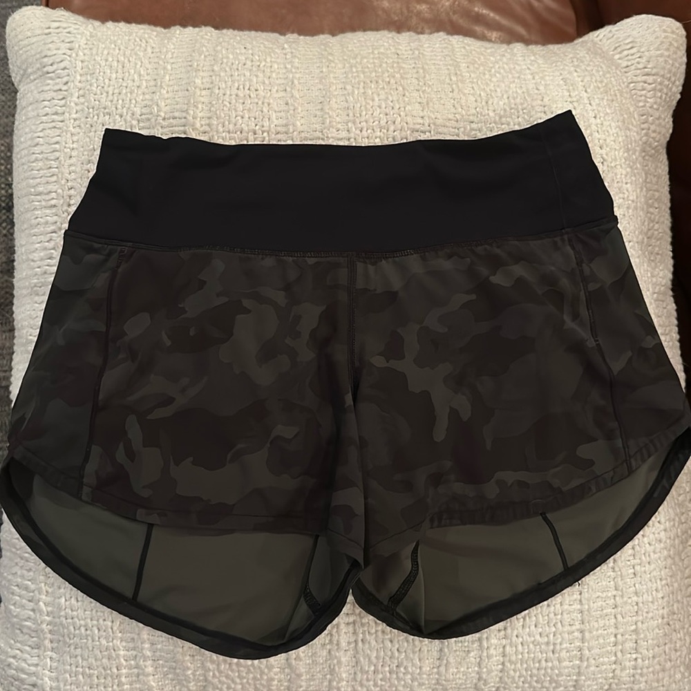 Lululemon speed up shorts - incognito camo multi gator.